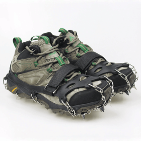 1 pair Outdoor ice claw anti slip shoe cover hiking shoe nail chain stainless steel anti slip snow climbing anti fall shoe nail chain (Color: Black, size: 24 teeth-M)